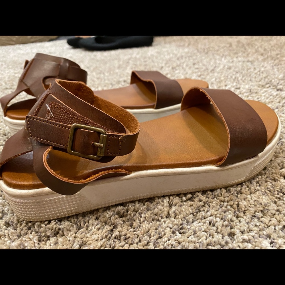 Mia Sandals
